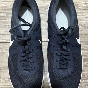 Nike Revolution 4 Sneakers